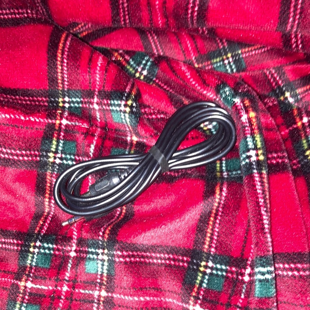 Auxiliary cord